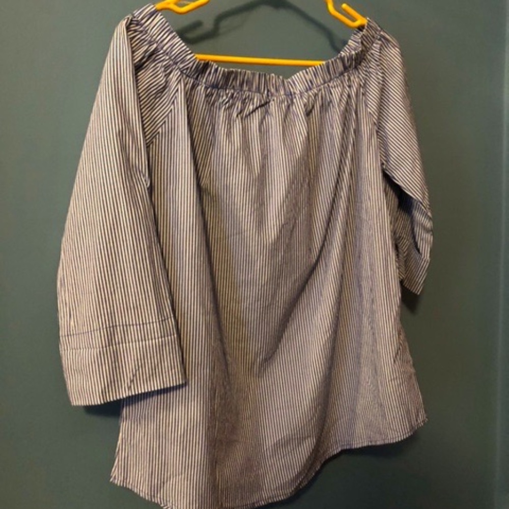 Off-shoulder blouse